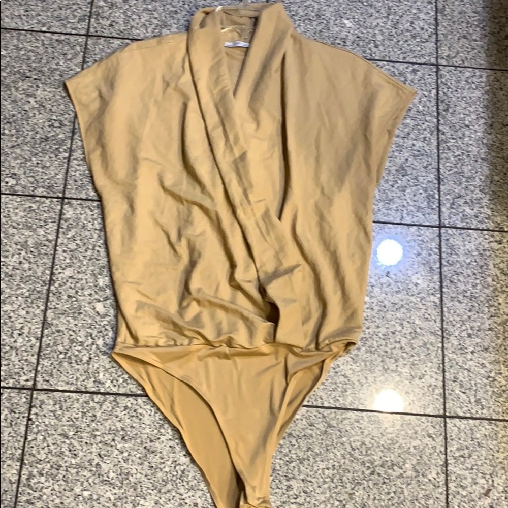 Zara beige sleeveless tuxedo neckline bodysuit, L